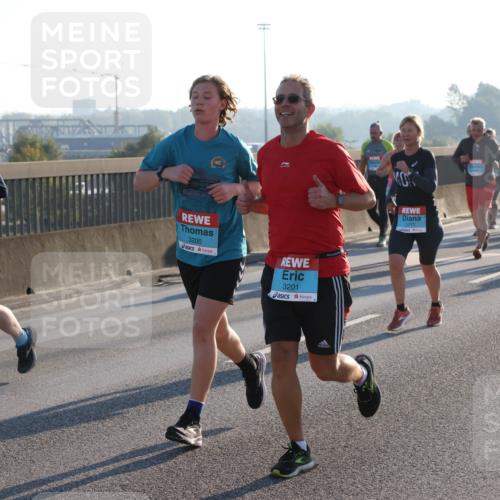 03.10.2025 - Köhlbrandbrückenlauf Lena Gebhardt http://msf.ph/oto/9064989 03.10.2025 09:22:06 Position 1 1390, 3200, 3201, 1771 meine-sportfotos.de