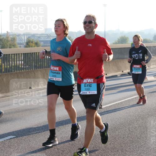 03.10.2025 - Köhlbrandbrückenlauf Lena Gebhardt http://msf.ph/oto/9064991 03.10.2025 09:22:06 Position 1 1390, 3200, 3201, 1771 meine-sportfotos.de