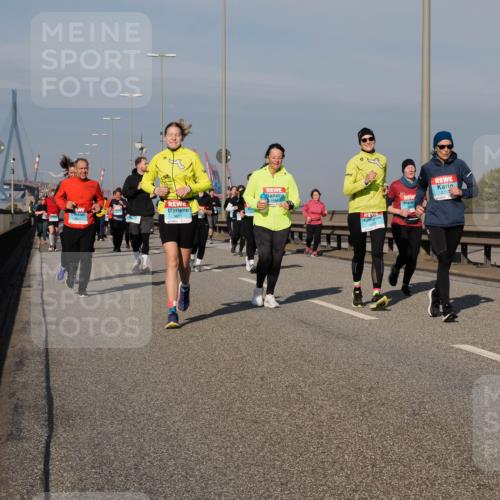 03.10.2025 - Köhlbrandbrückenlauf Fabian Wolf http://msf.ph/oto/9064994 03.10.2025 10:08:08 Position 3 275, 3612, 3771 meine-sportfotos.de