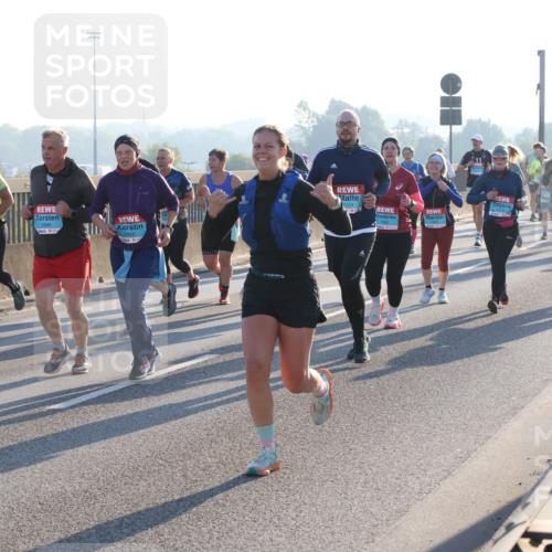 03.10.2025 - Köhlbrandbrückenlauf Lena Gebhardt http://msf.ph/oto/9065018 03.10.2025 09:22:09 Position 1 1124, 2886 meine-sportfotos.de
