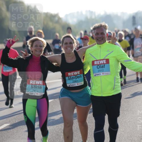 03.10.2025 - Köhlbrandbrückenlauf Jannik Wohlers http://msf.ph/oto/9065022 03.10.2025 09:26:00 Position 3 2419, 2261, 2412 meine-sportfotos.de