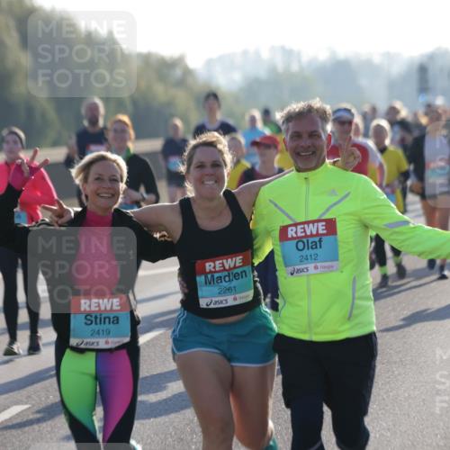 03.10.2025 - Köhlbrandbrückenlauf Jannik Wohlers http://msf.ph/oto/9065026 03.10.2025 09:26:00 Position 3 2419, 2261, 2412 meine-sportfotos.de