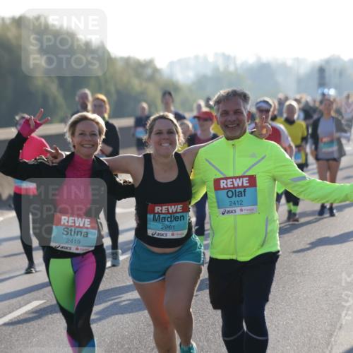 03.10.2025 - Köhlbrandbrückenlauf Jannik Wohlers http://msf.ph/oto/9065034 03.10.2025 09:26:00 Position 3 2419, 2261, 2412 meine-sportfotos.de