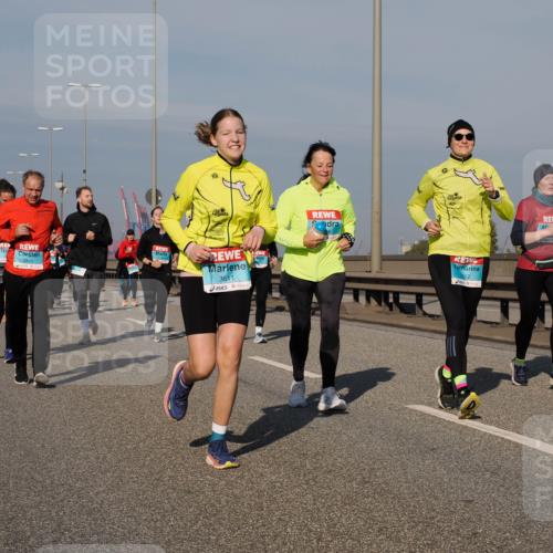 03.10.2025 - Köhlbrandbrückenlauf Fabian Wolf http://msf.ph/oto/9065036 03.10.2025 10:08:10 Position 3 2835, 3611, 612, 2752 meine-sportfotos.de