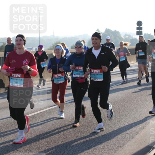 03.10.2025 - Köhlbrandbrückenlauf Lena Gebhardt http://msf.ph/oto/9065042 03.10.2025 09:22:12 Position 1 2079, 3321, 3506, 1591, 1812, 113 meine-sportfotos.de