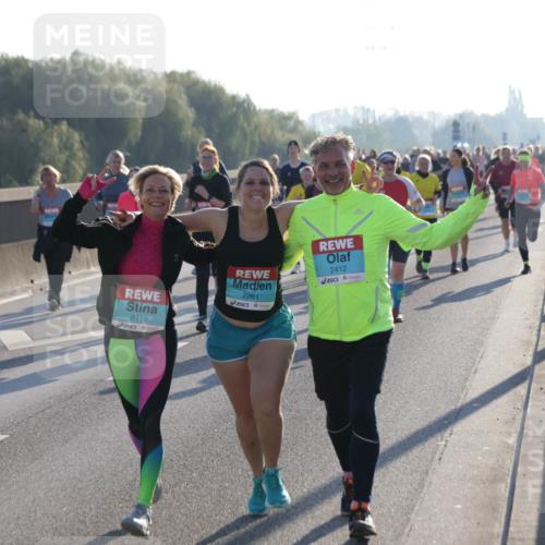 03.10.2025 - Köhlbrandbrückenlauf Jannik Wohlers http://msf.ph/oto/9065043 03.10.2025 09:26:01 Position 3 03, 2419, 2261, 2412 meine-sportfotos.de