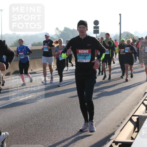 03.10.2025 - Köhlbrandbrückenlauf Lena Gebhardt http://msf.ph/oto/9065056 03.10.2025 09:22:13 Position 1 3321, 1192 meine-sportfotos.de