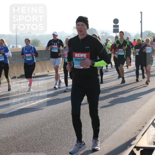 03.10.2025 - Köhlbrandbrückenlauf Lena Gebhardt http://msf.ph/oto/9065060 03.10.2025 09:22:13 Position 1 170 meine-sportfotos.de
