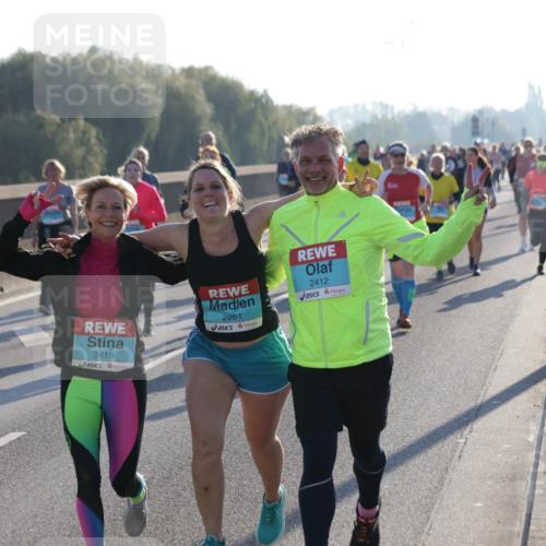 03.10.2025 - Köhlbrandbrückenlauf Jannik Wohlers http://msf.ph/oto/9065061 03.10.2025 09:26:01 Position 3 2419, 2261, 2412 meine-sportfotos.de