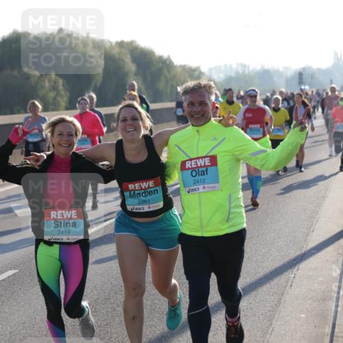 03.10.2025 - Köhlbrandbrückenlauf Jannik Wohlers http://msf.ph/oto/9065064 03.10.2025 09:26:01 Position 3 2419, 2261, 2412 meine-sportfotos.de