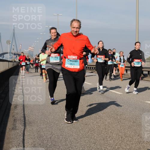 03.10.2025 - Köhlbrandbrückenlauf Fabian Wolf http://msf.ph/oto/9065071 03.10.2025 10:08:12 Position 3 2320, 2835, 216, 2237 meine-sportfotos.de