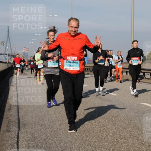 03.10.2025 - Köhlbrandbrückenlauf Fabian Wolf http://msf.ph/oto/9065075 03.10.2025 10:08:12 Position 3 2320, 2835, 2237 meine-sportfotos.de
