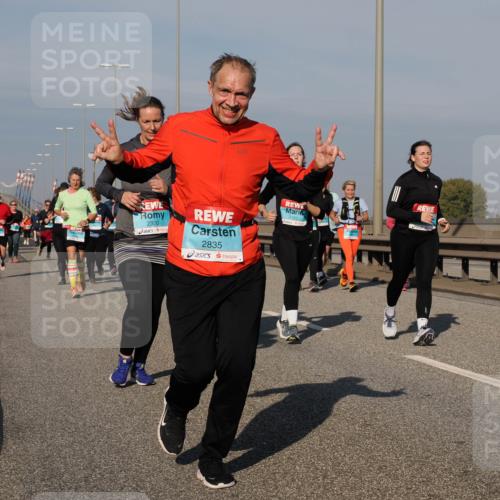 03.10.2025 - Köhlbrandbrückenlauf Fabian Wolf http://msf.ph/oto/9065083 03.10.2025 10:08:13 Position 3 2320, 2835, 2162 meine-sportfotos.de