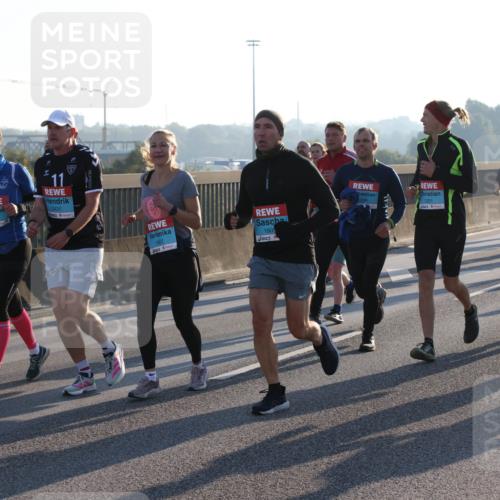 03.10.2025 - Köhlbrandbrückenlauf Lena Gebhardt http://msf.ph/oto/9065099 03.10.2025 09:22:15 Position 1 11, 2431, 1907, 1905, 1201, 1304 meine-sportfotos.de