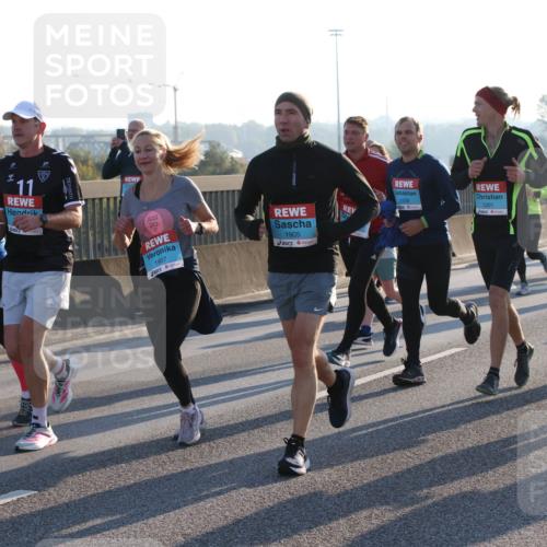 03.10.2025 - Köhlbrandbrückenlauf Lena Gebhardt http://msf.ph/oto/9065108 03.10.2025 09:22:15 Position 1 220, 11, 1907, 1905, 1558, 1201, 1304 meine-sportfotos.de