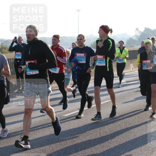 03.10.2025 - Köhlbrandbrückenlauf Lena Gebhardt http://msf.ph/oto/9065114 03.10.2025 09:22:15 Position 1 1907, 1905, 1558, 1201, 1304 meine-sportfotos.de