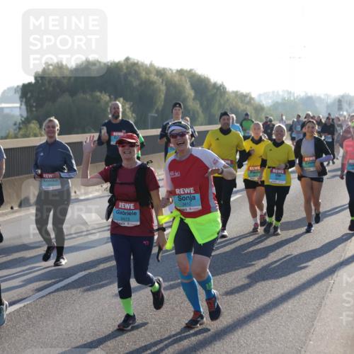03.10.2025 - Köhlbrandbrückenlauf Jannik Wohlers http://msf.ph/oto/9065134 03.10.2025 09:26:05 Position 3 2159, 2443, 3413, 3412 meine-sportfotos.de