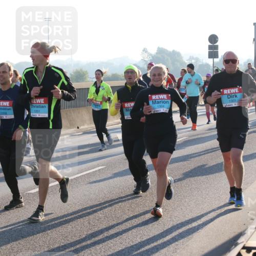 03.10.2025 - Köhlbrandbrückenlauf Lena Gebhardt http://msf.ph/oto/9065137 03.10.2025 09:22:16 Position 1 1558, 1201, 1304, 1303 meine-sportfotos.de