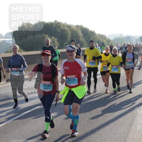 03.10.2025 - Köhlbrandbrückenlauf Jannik Wohlers http://msf.ph/oto/9065145 03.10.2025 09:26:06 Position 3 2159, 3413, 3412 meine-sportfotos.de