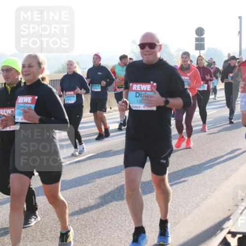 03.10.2025 - Köhlbrandbrückenlauf Lena Gebhardt http://msf.ph/oto/9065161 03.10.2025 09:22:17 Position 1 1417, 130, 3146, 130 meine-sportfotos.de