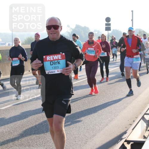 03.10.2025 - Köhlbrandbrückenlauf Lena Gebhardt http://msf.ph/oto/9065170 03.10.2025 09:22:17 Position 1 1304, 1417, 1303 meine-sportfotos.de