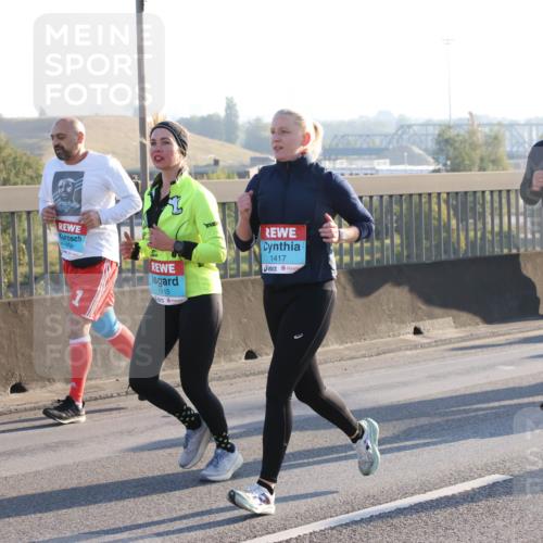03.10.2025 - Köhlbrandbrückenlauf Lena Gebhardt http://msf.ph/oto/9065207 03.10.2025 09:22:19 Position 1 1540, 1915, 1417, 3146 meine-sportfotos.de