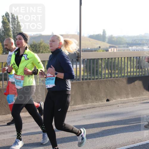 03.10.2025 - Köhlbrandbrückenlauf Lena Gebhardt http://msf.ph/oto/9065214 03.10.2025 09:22:20 Position 1 1915, 1417, 3146, 2790 meine-sportfotos.de