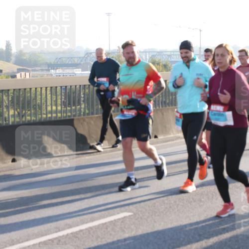03.10.2025 - Köhlbrandbrückenlauf Lena Gebhardt http://msf.ph/oto/9065236 03.10.2025 09:22:21 Position 1  meine-sportfotos.de