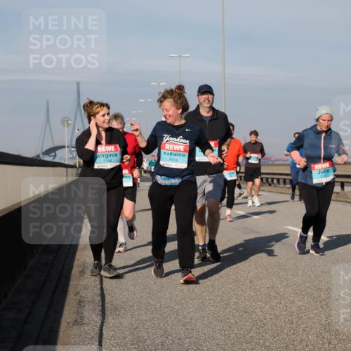 03.10.2025 - Köhlbrandbrückenlauf Fabian Wolf http://msf.ph/oto/9065238 03.10.2025 10:08:20 Position 3 1748, 1926, 2101 meine-sportfotos.de