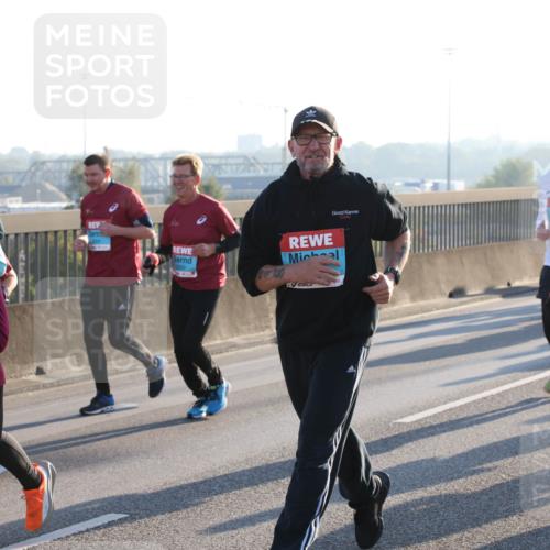 03.10.2025 - Köhlbrandbrückenlauf Lena Gebhardt http://msf.ph/oto/9065247 03.10.2025 09:22:22 Position 1 1597, 1947, 000, 2074, 10 meine-sportfotos.de
