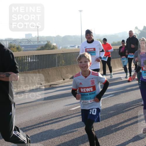 03.10.2025 - Köhlbrandbrückenlauf Lena Gebhardt http://msf.ph/oto/9065250 03.10.2025 09:22:22 Position 1 2082, 47, 2074, 10, 2015 meine-sportfotos.de