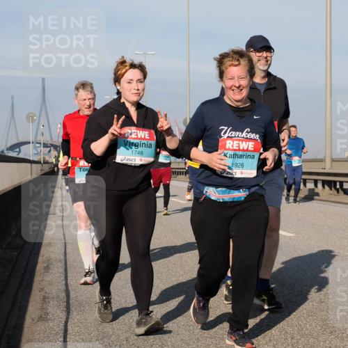 03.10.2025 - Köhlbrandbrückenlauf Fabian Wolf http://msf.ph/oto/9065267 03.10.2025 10:08:21 Position 3 1748, 1926 meine-sportfotos.de