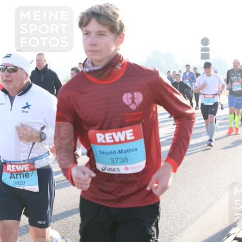 03.10.2025 - Köhlbrandbrückenlauf Lena Gebhardt http://msf.ph/oto/9065268 03.10.2025 09:22:24 Position 1 2678, 2929, 3738 meine-sportfotos.de