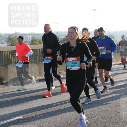 03.10.2025 - Köhlbrandbrückenlauf Lena Gebhardt http://msf.ph/oto/9065295 03.10.2025 09:22:25 Position 1 1829, 1510 meine-sportfotos.de