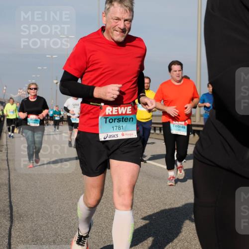 03.10.2025 - Köhlbrandbrückenlauf Fabian Wolf http://msf.ph/oto/9065296 03.10.2025 10:08:23 Position 3 1781, 2163 meine-sportfotos.de