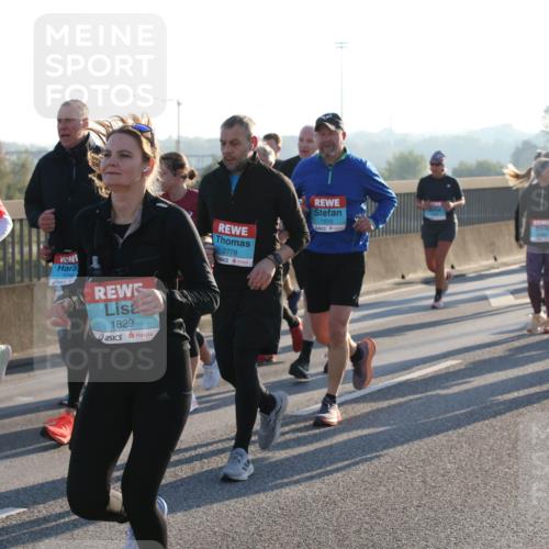 03.10.2025 - Köhlbrandbrückenlauf Lena Gebhardt http://msf.ph/oto/9065299 03.10.2025 09:22:26 Position 1 1829, 2778, 1510 meine-sportfotos.de