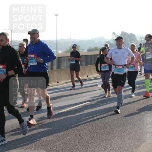 03.10.2025 - Köhlbrandbrückenlauf Lena Gebhardt http://msf.ph/oto/9065306 03.10.2025 09:22:26 Position 1 1592, 2778, 1510, 15, 3815 meine-sportfotos.de