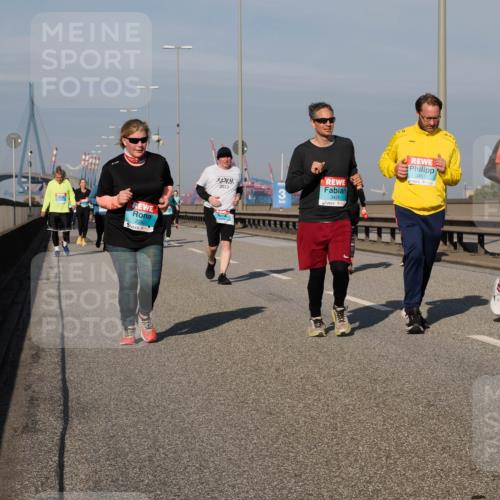 03.10.2025 - Köhlbrandbrückenlauf Fabian Wolf http://msf.ph/oto/9065326 03.10.2025 10:08:25 Position 3 2023, 2280, 3429, 3451, 2163 meine-sportfotos.de