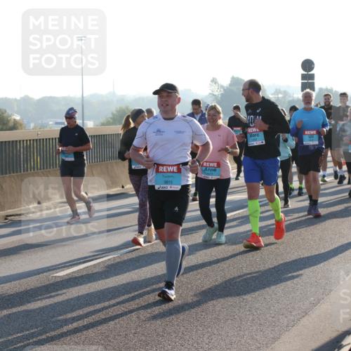03.10.2025 - Köhlbrandbrückenlauf Lena Gebhardt http://msf.ph/oto/9065328 03.10.2025 09:22:27 Position 1 3815, 1672, 1282 meine-sportfotos.de