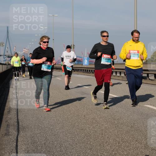 03.10.2025 - Köhlbrandbrückenlauf Fabian Wolf http://msf.ph/oto/9065330 03.10.2025 10:08:25 Position 3 2023, 2280, 3, 3429, 3451, 3452 meine-sportfotos.de