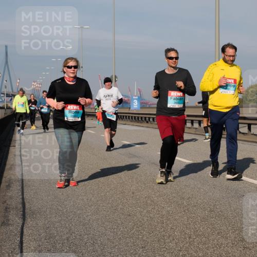 03.10.2025 - Köhlbrandbrückenlauf Fabian Wolf http://msf.ph/oto/9065334 03.10.2025 10:08:25 Position 3 228, 2023, 451, 3452, 3429 meine-sportfotos.de