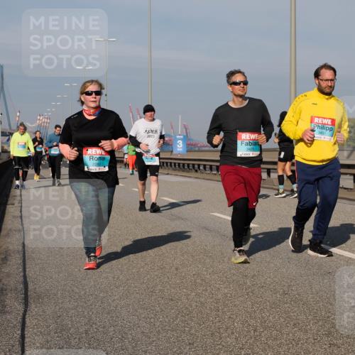 03.10.2025 - Köhlbrandbrückenlauf Fabian Wolf http://msf.ph/oto/9065338 03.10.2025 10:08:26 Position 3 2280, 2023, 3, 3429, 3451, 3452 meine-sportfotos.de