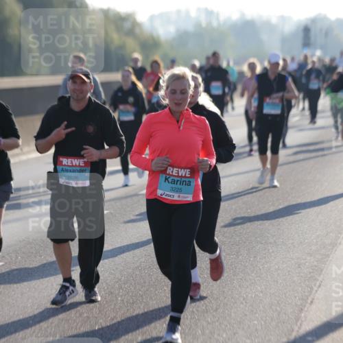 03.10.2025 - Köhlbrandbrückenlauf Jannik Wohlers http://msf.ph/oto/9065342 03.10.2025 09:26:15 Position 3 3370, 2636, 3225 meine-sportfotos.de