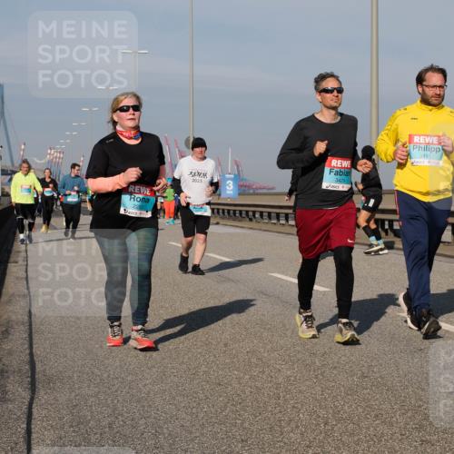 03.10.2025 - Köhlbrandbrückenlauf Fabian Wolf http://msf.ph/oto/9065345 03.10.2025 10:08:26 Position 3 2280, 2023, 3, 3429, 3451 meine-sportfotos.de