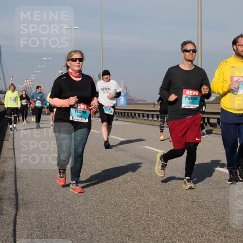 03.10.2025 - Köhlbrandbrückenlauf Fabian Wolf http://msf.ph/oto/9065350 03.10.2025 10:08:26 Position 3 2280, 2023, 3429, 451 meine-sportfotos.de