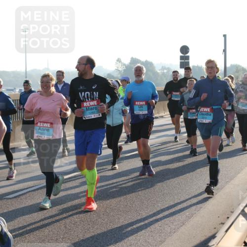 03.10.2025 - Köhlbrandbrückenlauf Lena Gebhardt http://msf.ph/oto/9065354 03.10.2025 09:22:28 Position 1 3815, 1672, 1282, 1809, 3372 meine-sportfotos.de