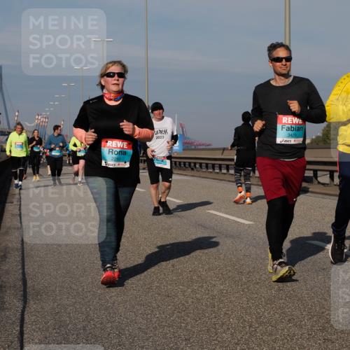 03.10.2025 - Köhlbrandbrückenlauf Fabian Wolf http://msf.ph/oto/9065355 03.10.2025 10:08:26 Position 3 2280, 2023, 3429, 3451 meine-sportfotos.de