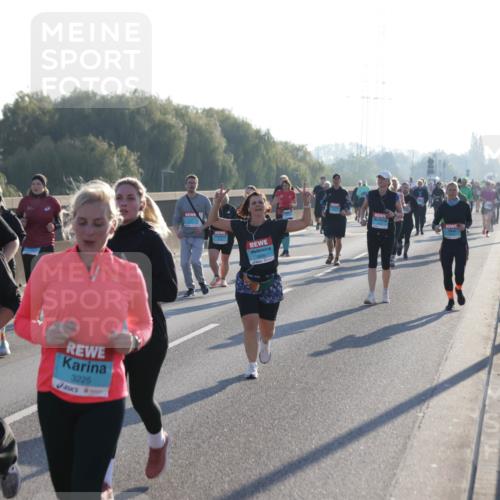 03.10.2025 - Köhlbrandbrückenlauf Jannik Wohlers http://msf.ph/oto/9065356 03.10.2025 09:26:18 Position 3 2636, 3225, 2936 meine-sportfotos.de