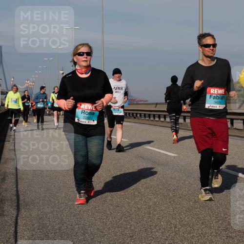 03.10.2025 - Köhlbrandbrückenlauf Fabian Wolf http://msf.ph/oto/9065360 03.10.2025 10:08:26 Position 3 2023, 2000, 2280, 3429, 3451 meine-sportfotos.de