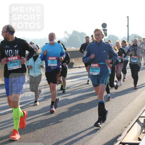 03.10.2025 - Köhlbrandbrückenlauf Lena Gebhardt http://msf.ph/oto/9065377 03.10.2025 09:22:29 Position 1 1672, 1282, 1809, 3372 meine-sportfotos.de